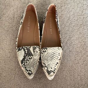 Never worn Madden Girl snakeskin flats size 7